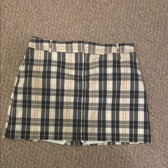 Izod Skort Black and Brown Plaid Front side Pockets One Rear Pocket Size 12 - Picture 1 of 3
